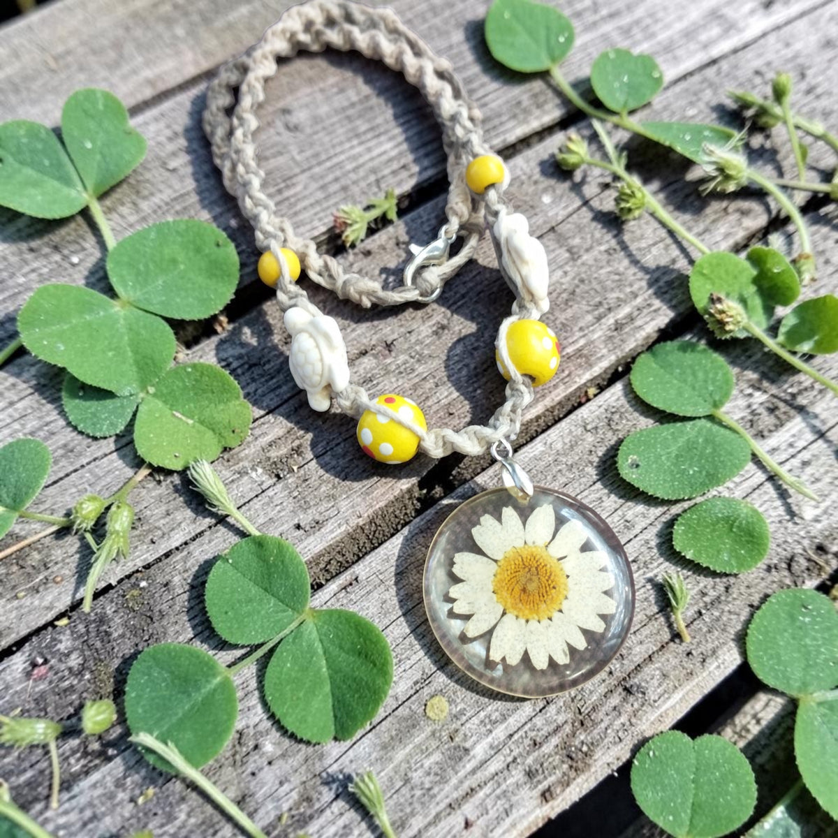 Terrapin Daisy Handmade Hemp Necklace