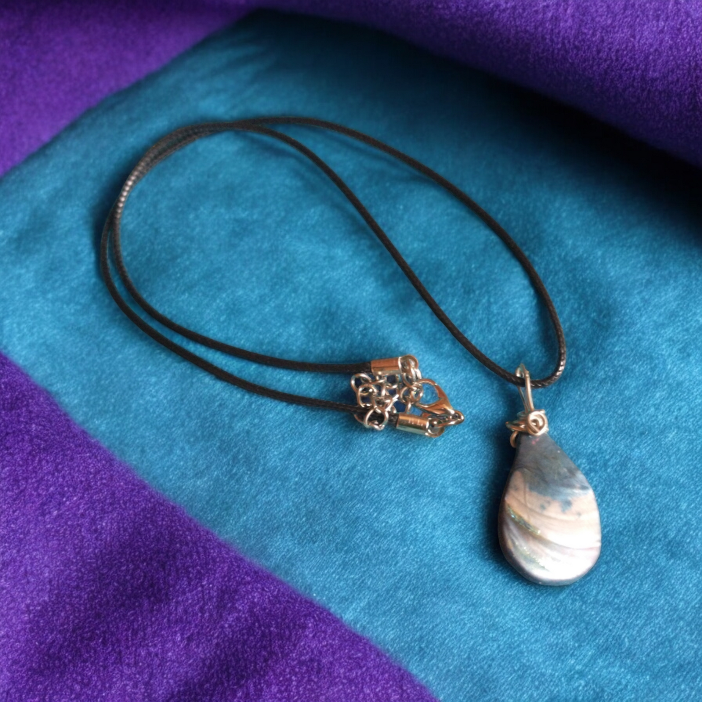 Mother of Pearl Shell Pendant Necklace