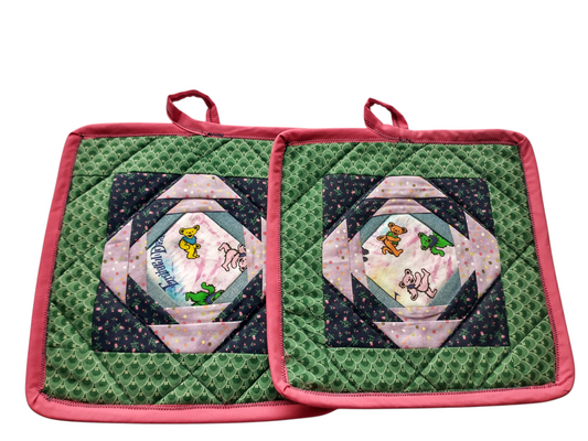 Grateful Quilted Vintage Pot Holder Set